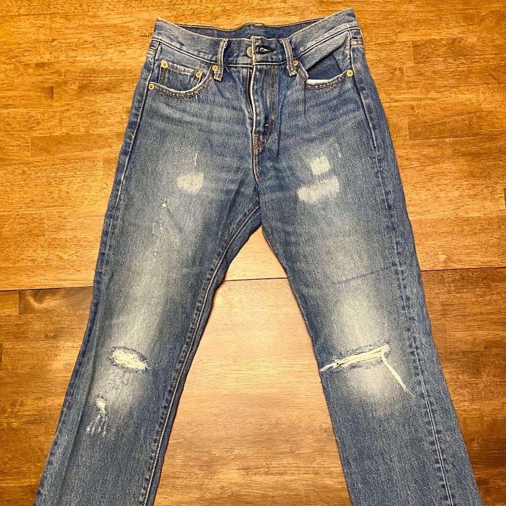 Levi’s high waisted distressed cut off jean